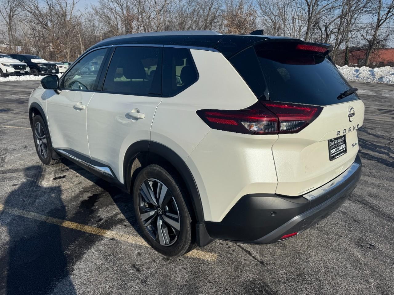 Nissan Rogue Vehicle Full-screen Gallery Image 06