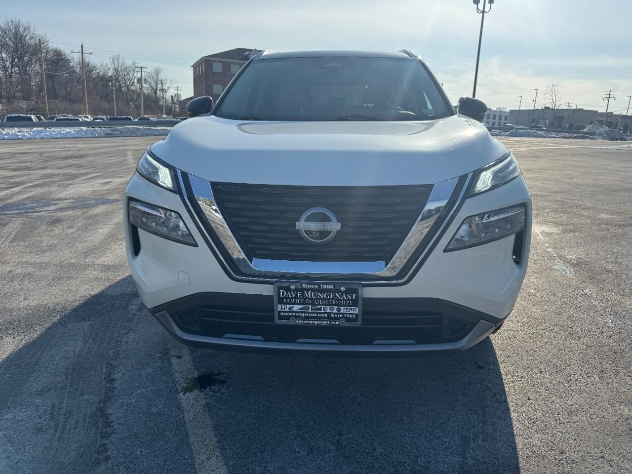 Nissan Rogue Vehicle Full-screen Gallery Image 09