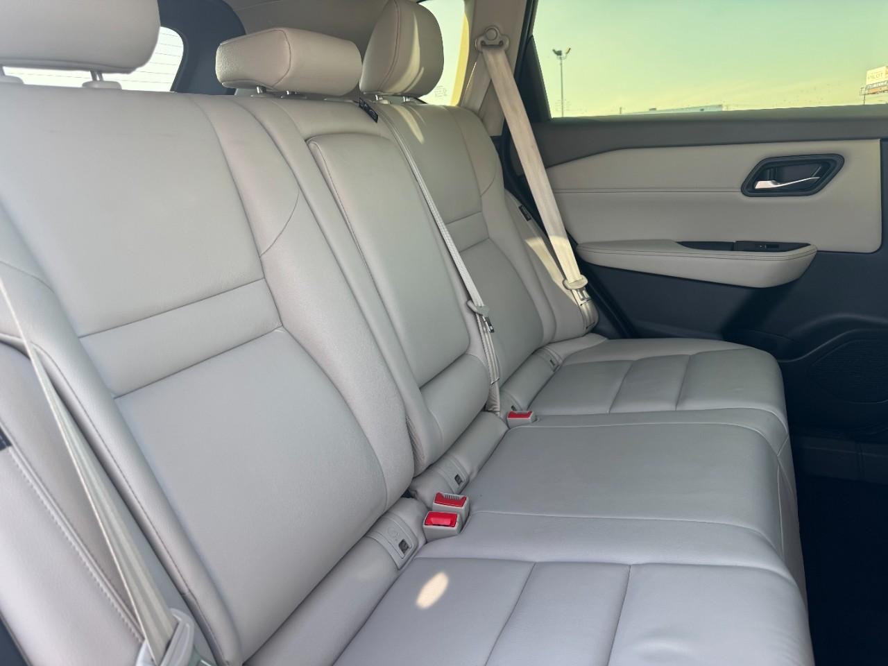 Nissan Rogue Vehicle Full-screen Gallery Image 10