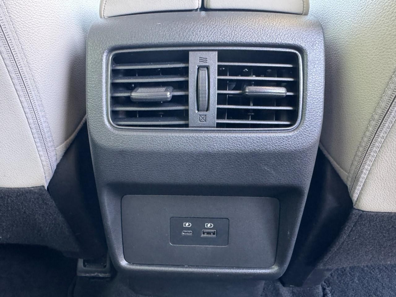 Nissan Rogue Vehicle Full-screen Gallery Image 11