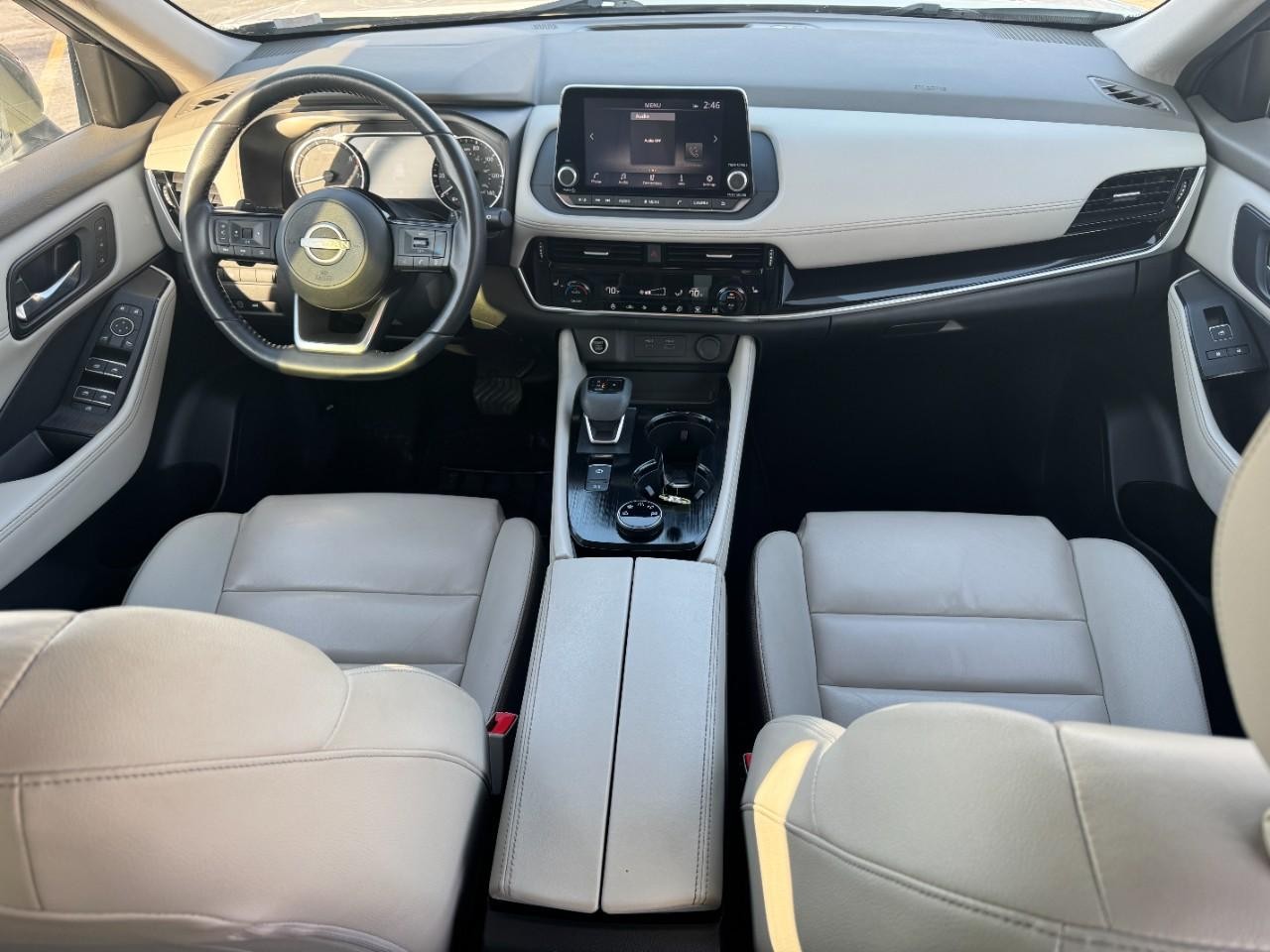 Nissan Rogue Vehicle Full-screen Gallery Image 12