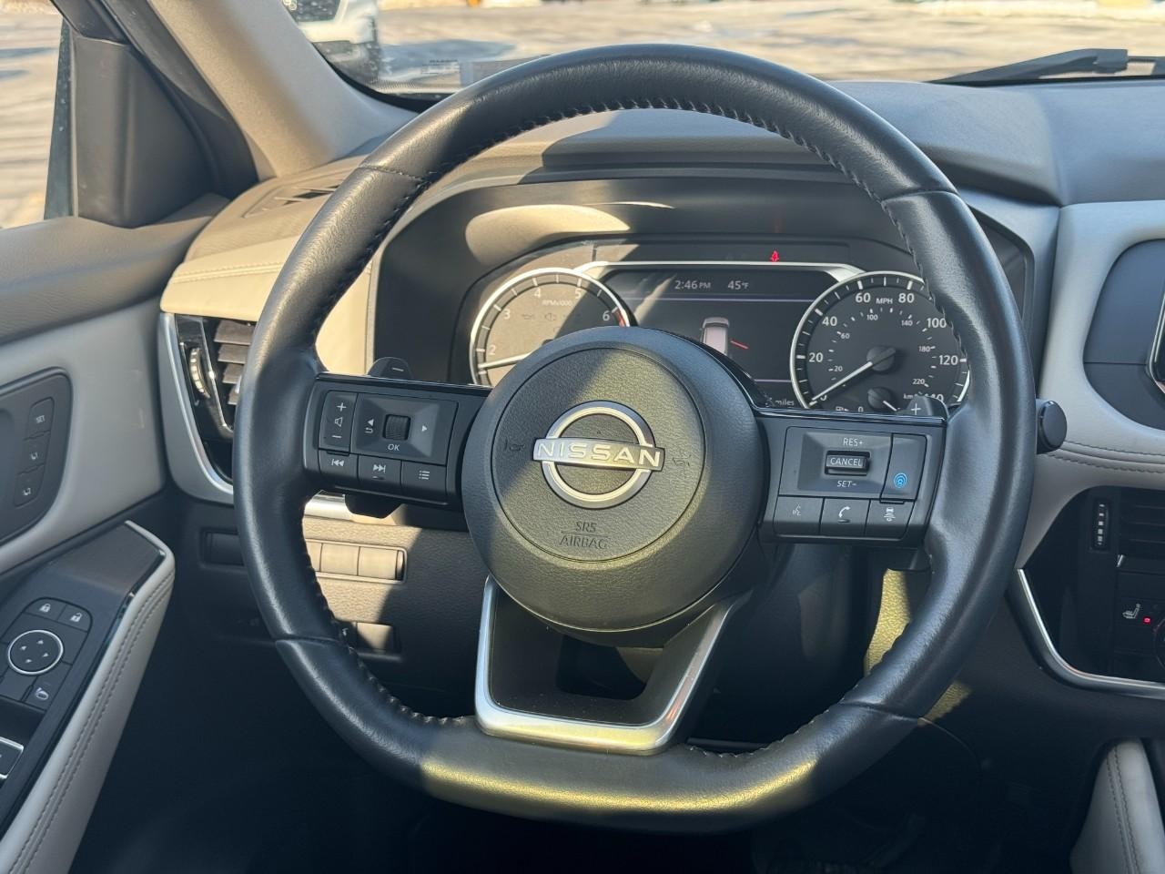 Nissan Rogue Vehicle Full-screen Gallery Image 13