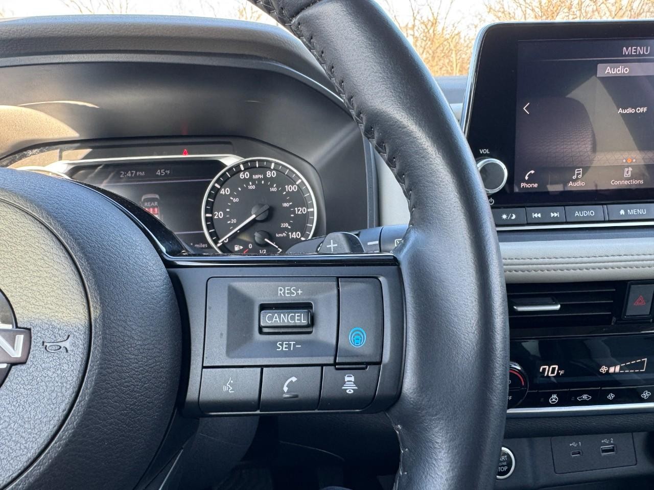 Nissan Rogue Vehicle Full-screen Gallery Image 21