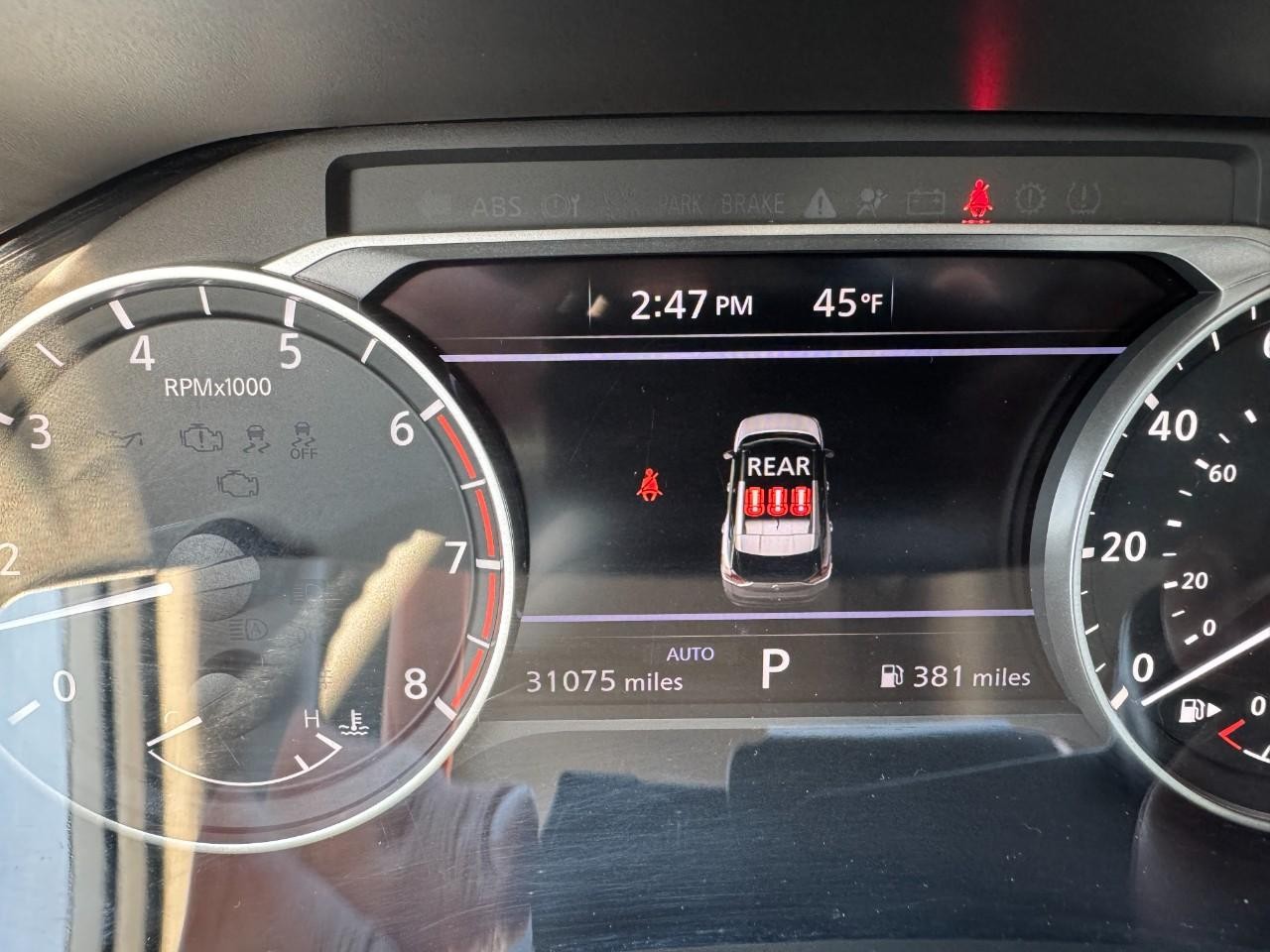 Nissan Rogue Vehicle Full-screen Gallery Image 22