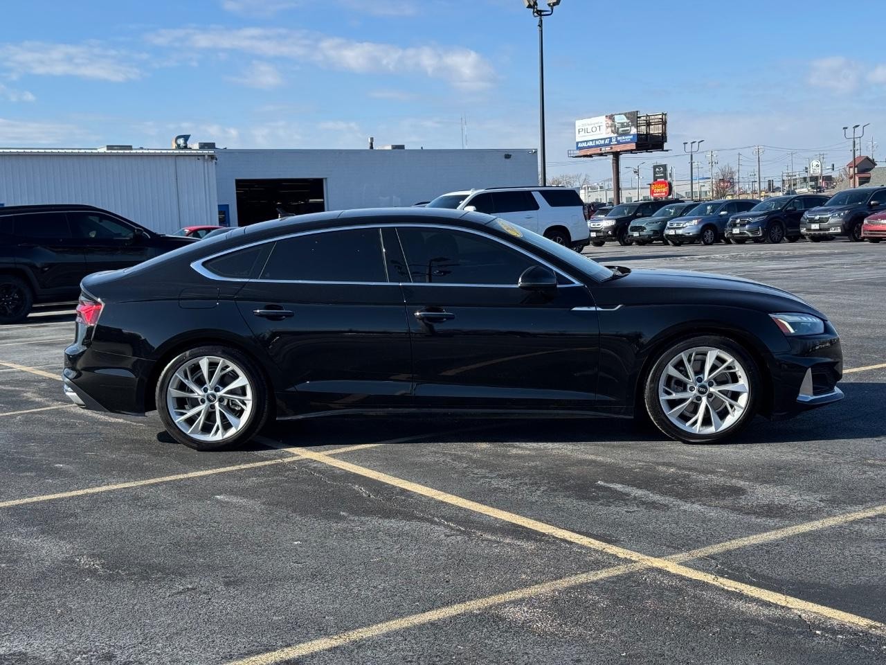 Audi A5 Sportback Vehicle Full-screen Gallery Image 02