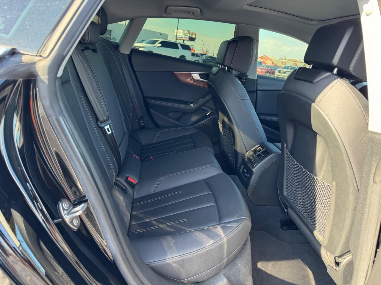 Audi A5 Sportback Vehicle Full-screen Gallery Image 10