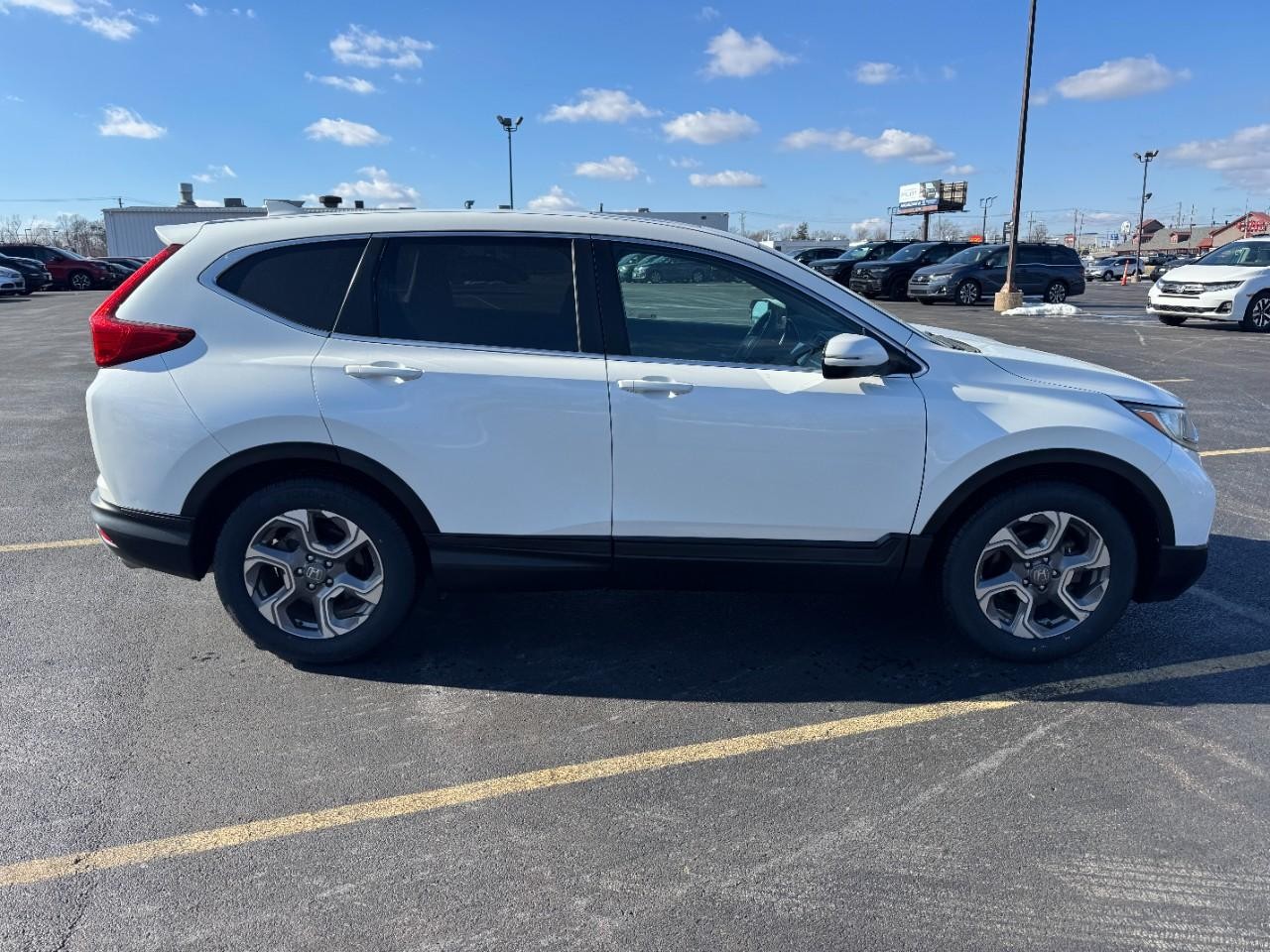 Honda CR-V Vehicle Full-screen Gallery Image 02