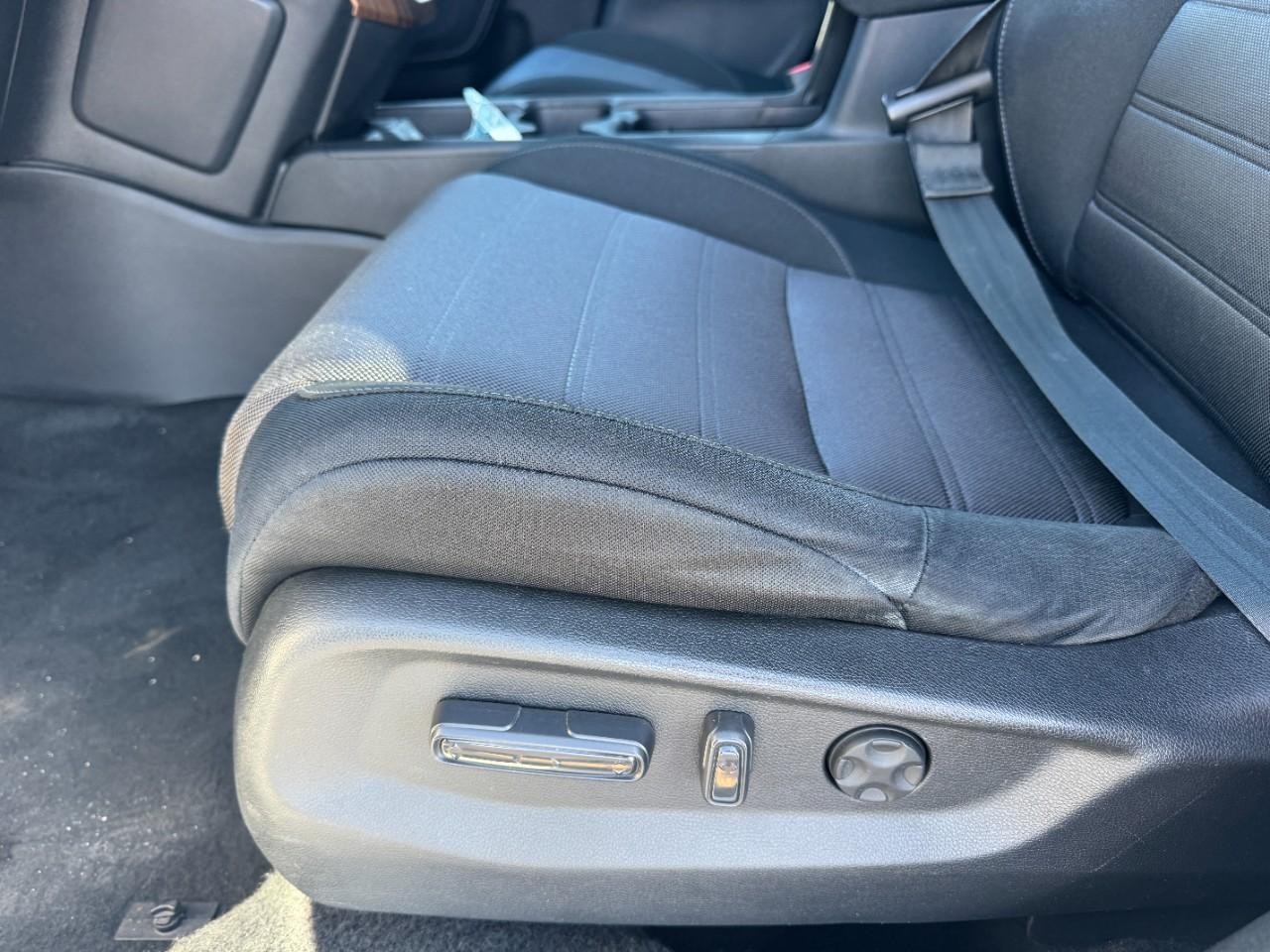 Honda CR-V Vehicle Full-screen Gallery Image 18