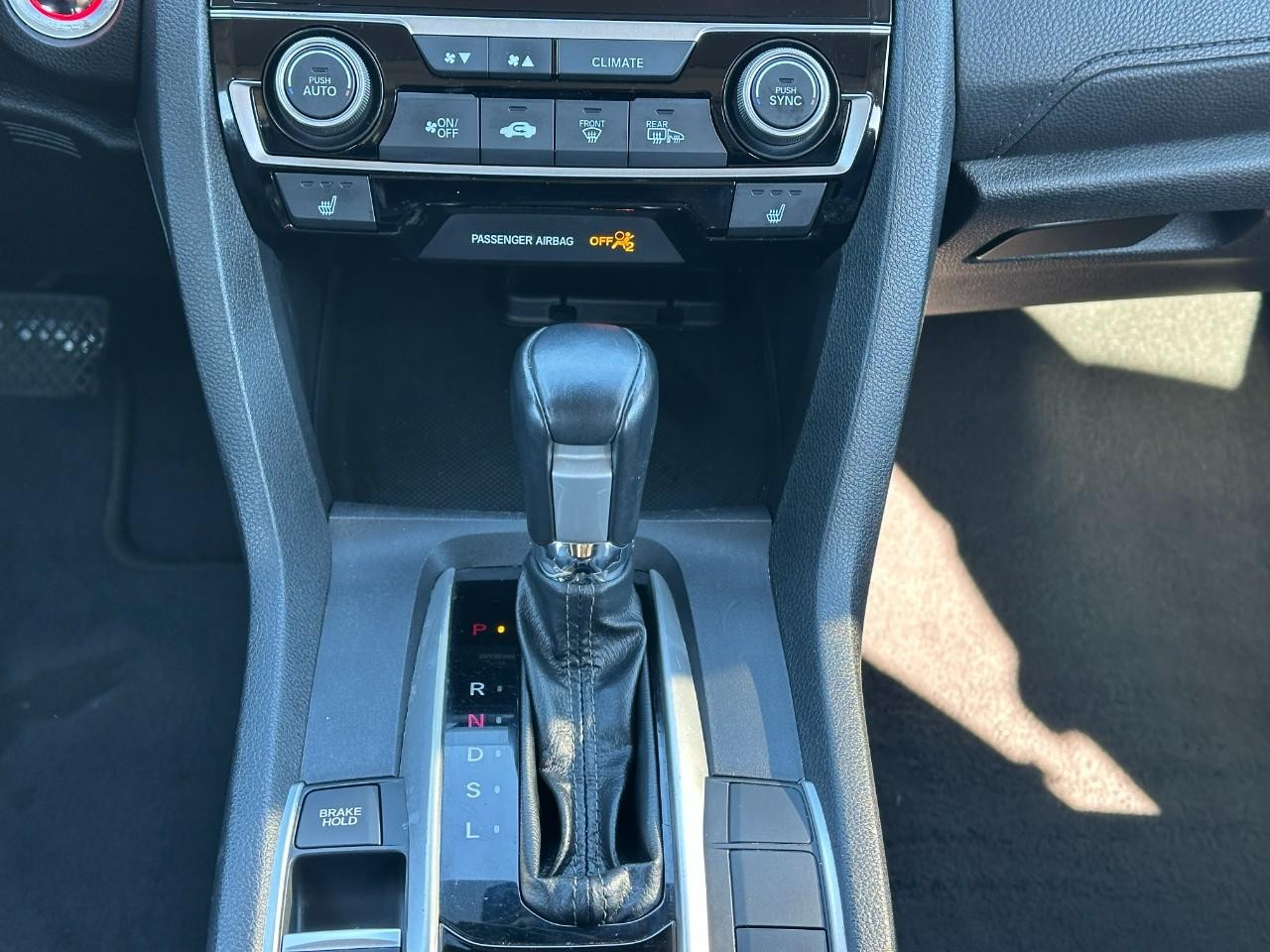 Honda Civic Sedan Vehicle Full-screen Gallery Image 15