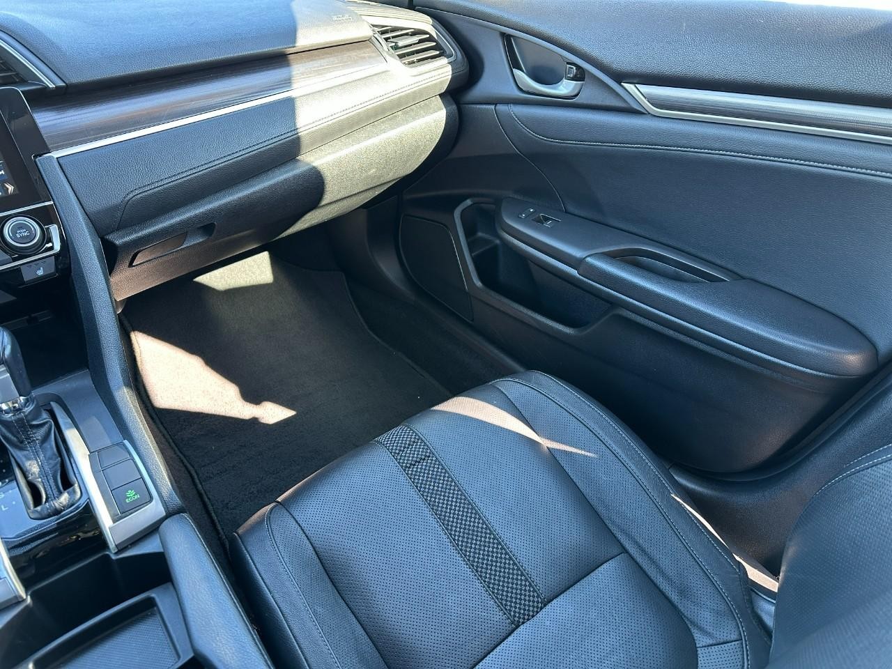 Honda Civic Sedan Vehicle Full-screen Gallery Image 16