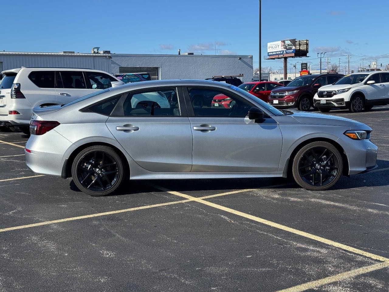 Honda Civic Sedan Hybrid Vehicle Full-screen Gallery Image 02