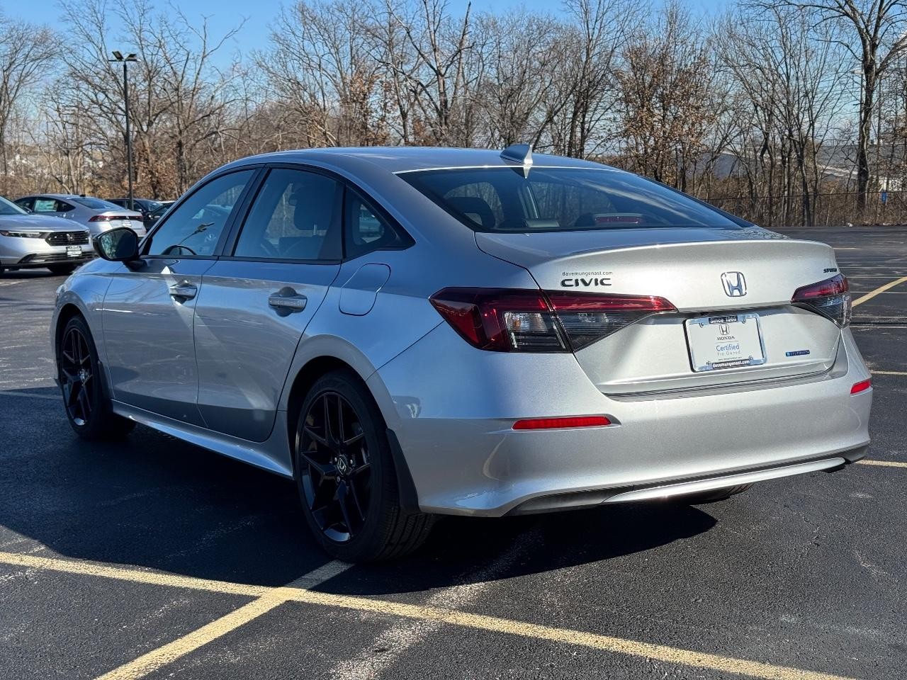 Honda Civic Sedan Hybrid Vehicle Full-screen Gallery Image 06