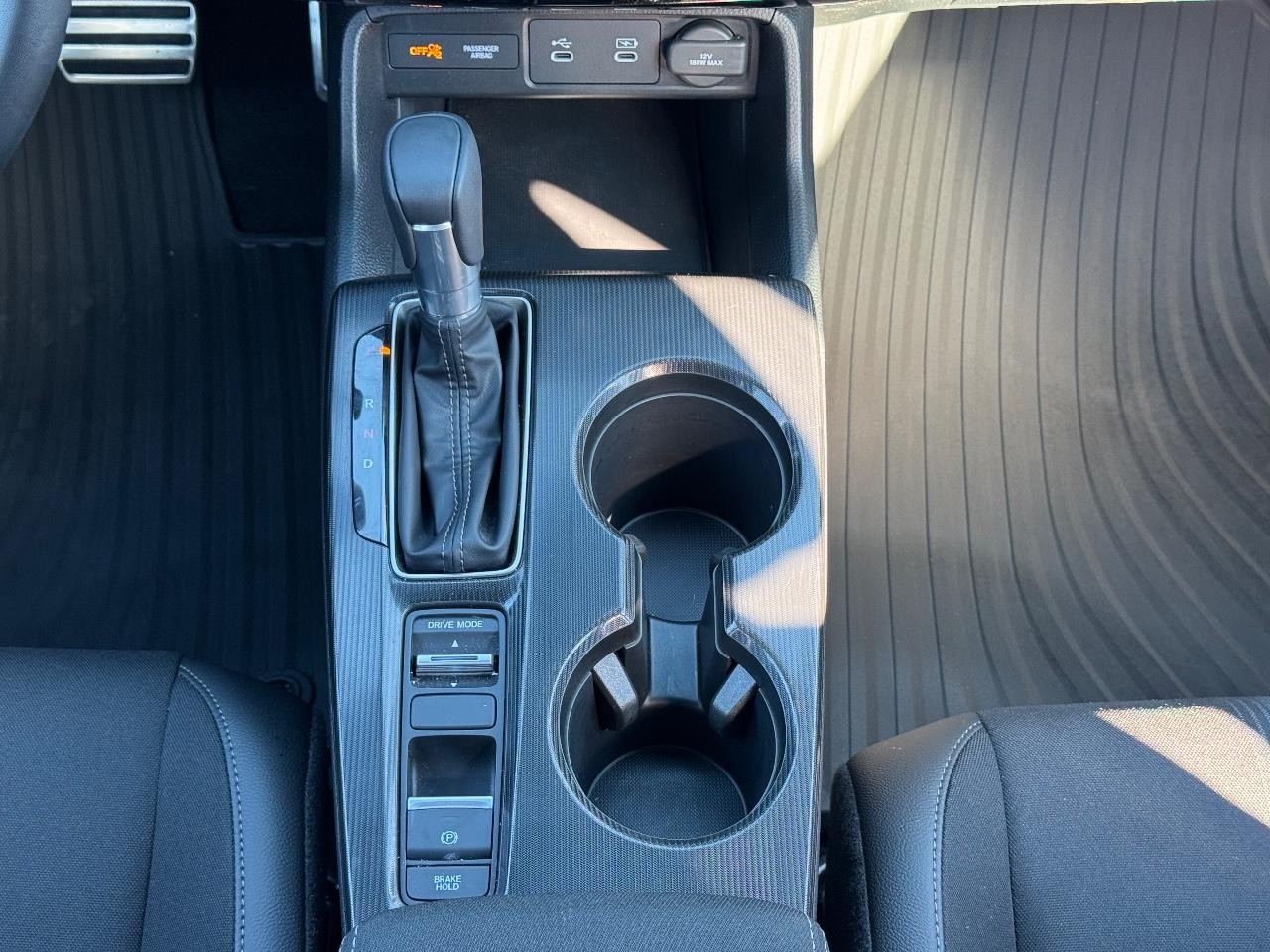 Honda Civic Sedan Hybrid Vehicle Full-screen Gallery Image 15