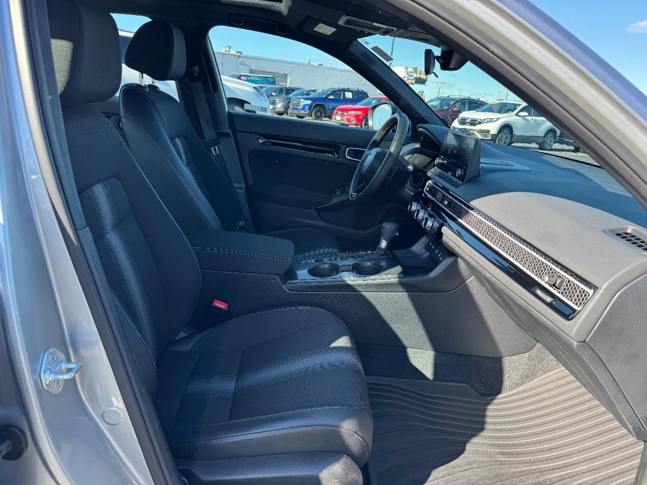 Honda Civic Sedan Hybrid Vehicle Full-screen Gallery Image 16