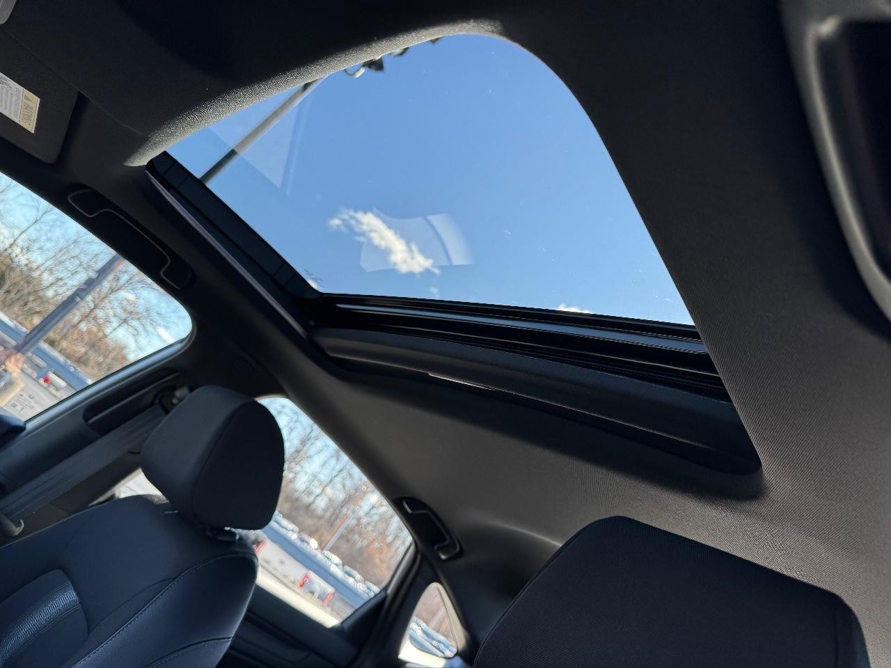 Honda Civic Sedan Hybrid Vehicle Full-screen Gallery Image 18