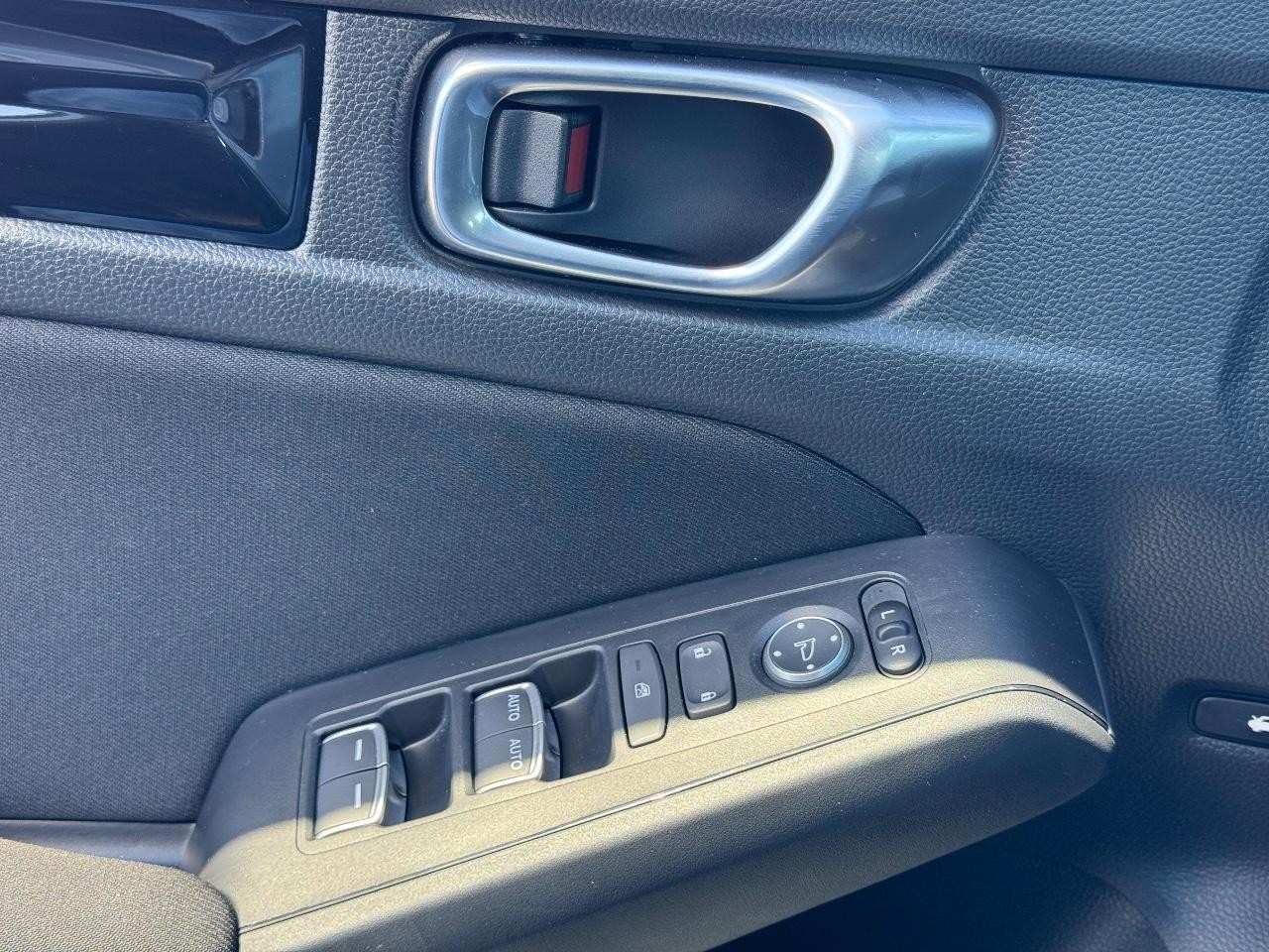 Honda Civic Sedan Hybrid Vehicle Full-screen Gallery Image 24