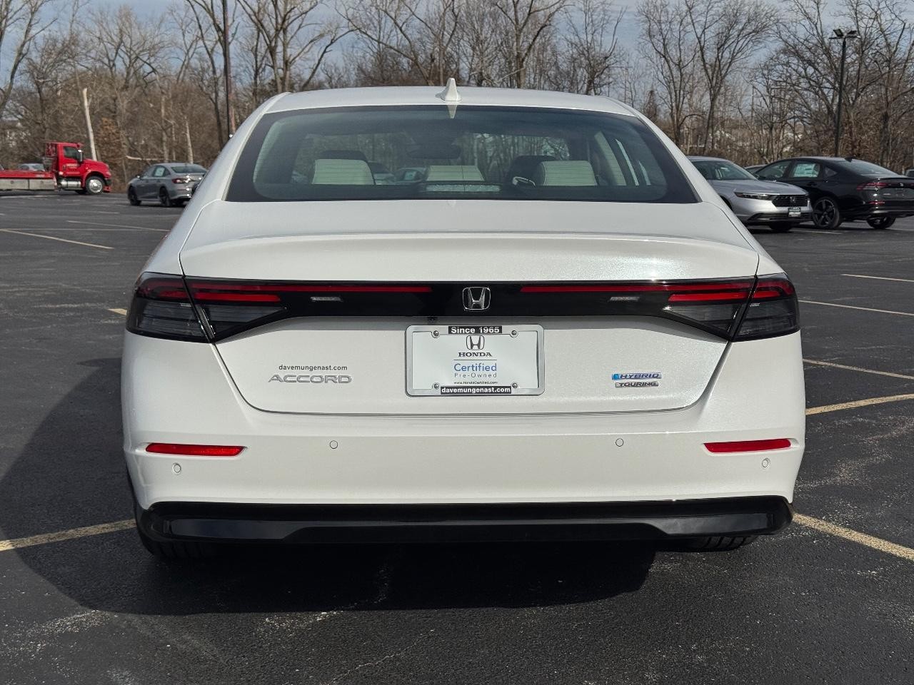 Honda Accord Hybrid Vehicle Full-screen Gallery Image 05