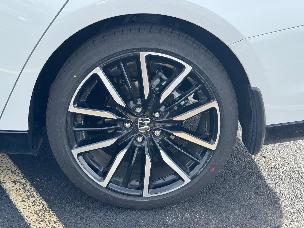 Honda Accord Hybrid Vehicle Full-screen Gallery Image 07