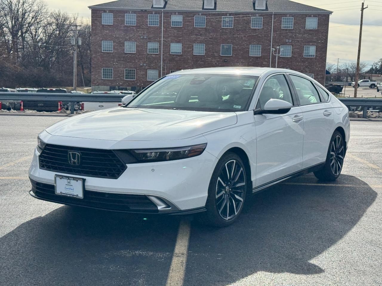 Honda Accord Hybrid Vehicle Full-screen Gallery Image 08