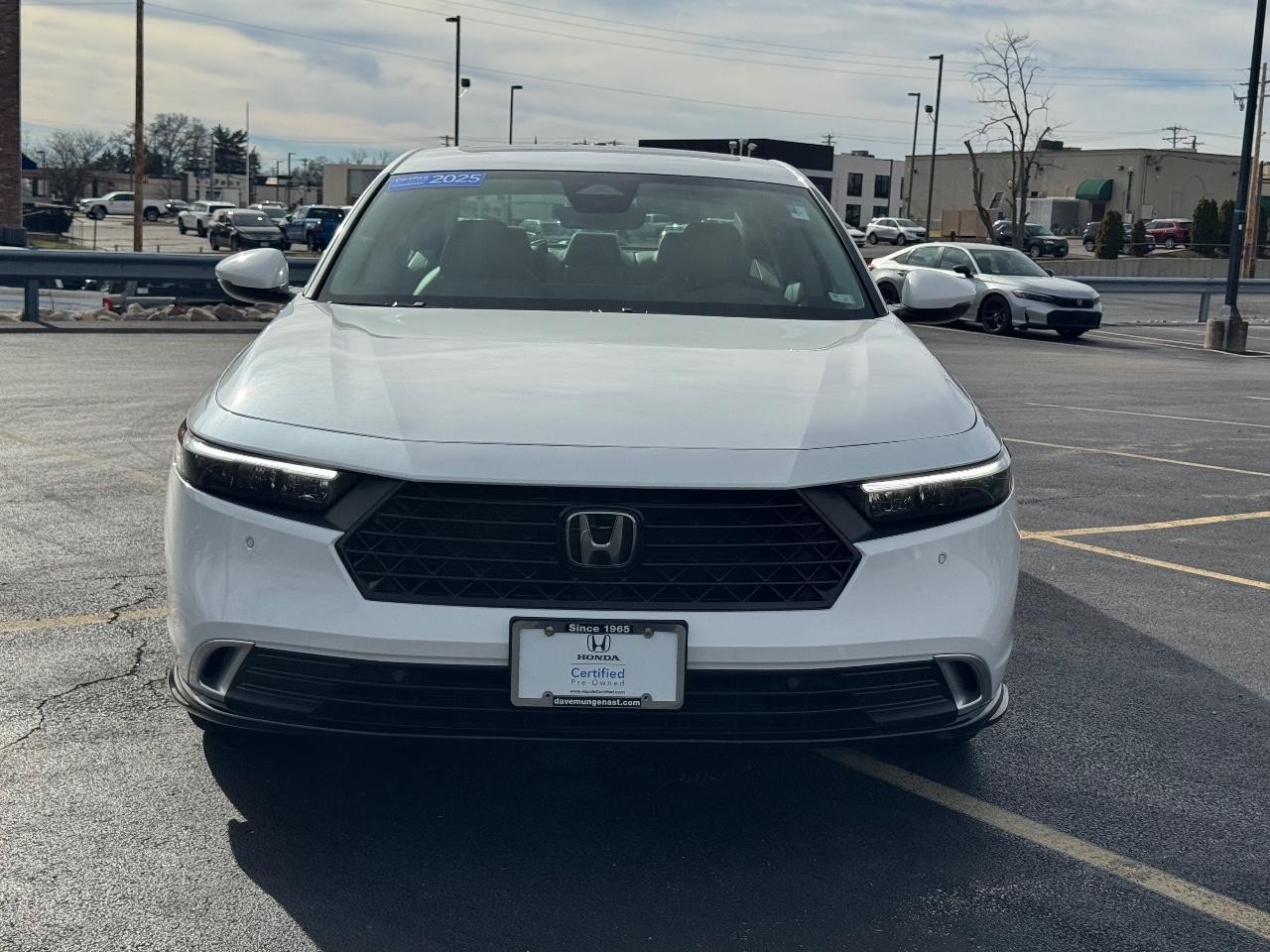 Honda Accord Hybrid Vehicle Full-screen Gallery Image 09