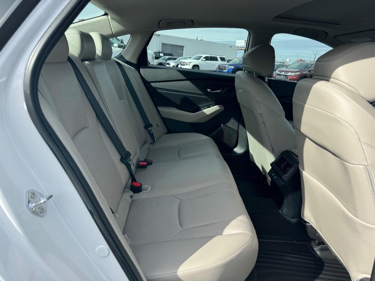 Honda Accord Hybrid Vehicle Full-screen Gallery Image 10