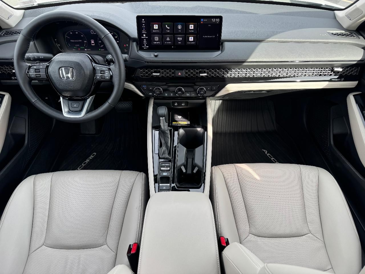 Honda Accord Hybrid Vehicle Full-screen Gallery Image 11