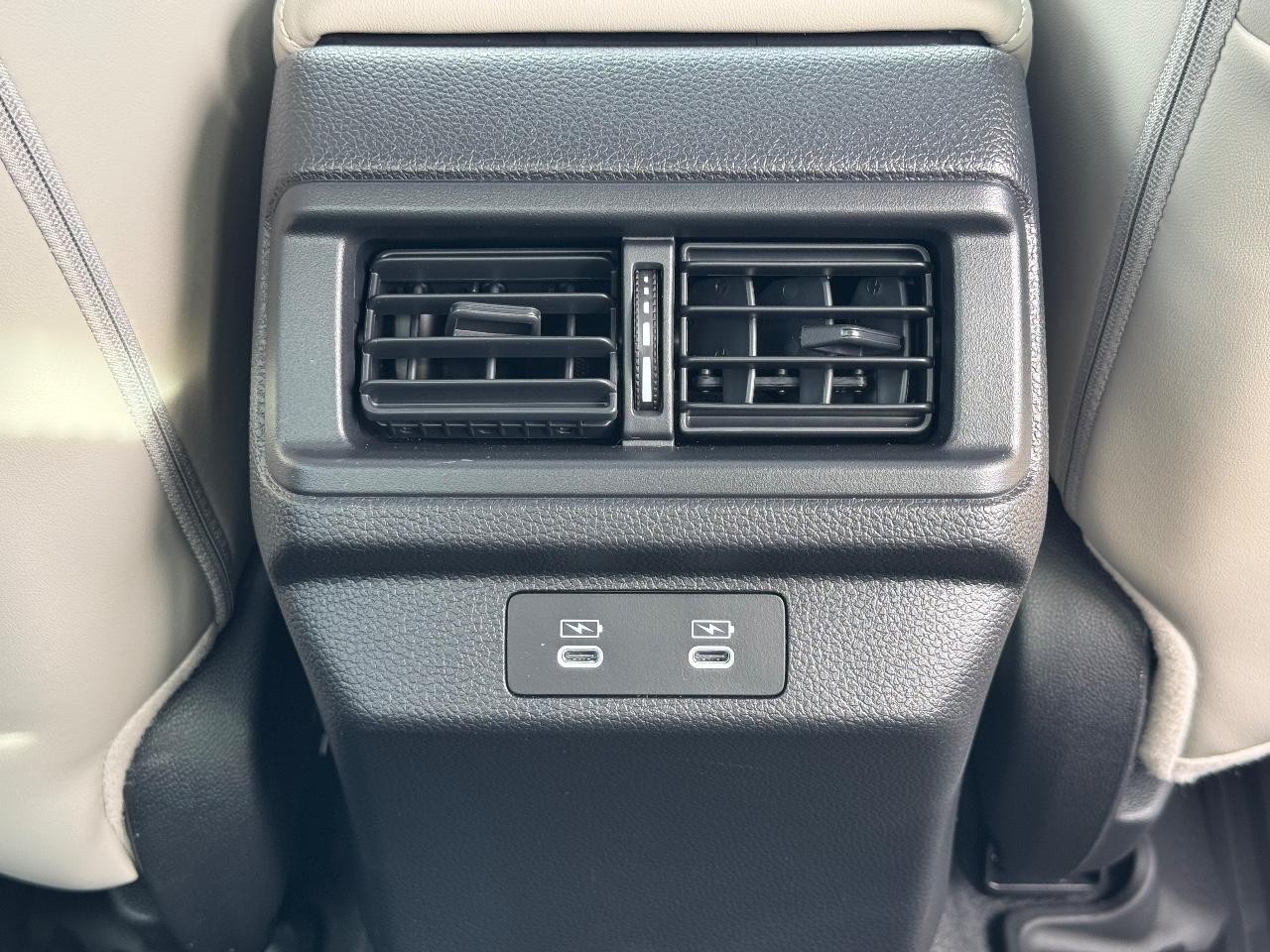 Honda Accord Hybrid Vehicle Full-screen Gallery Image 16