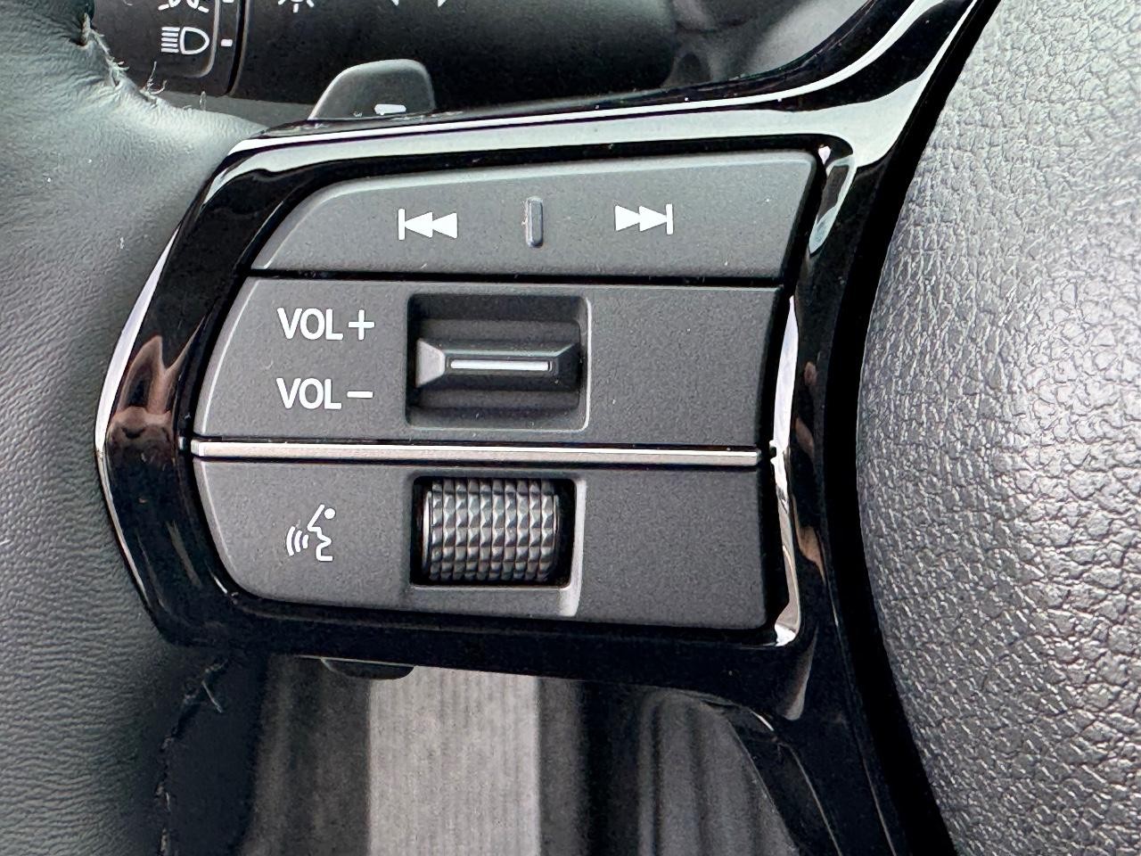 Honda Accord Hybrid Vehicle Full-screen Gallery Image 21