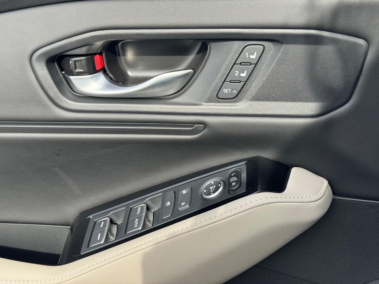 Honda Accord Hybrid Vehicle Full-screen Gallery Image 25