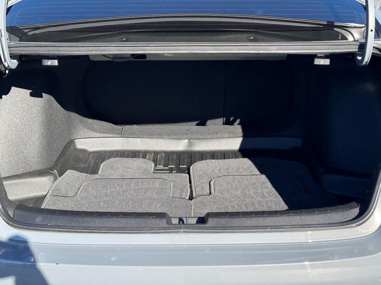 Honda Civic Sedan Vehicle Full-screen Gallery Image 04