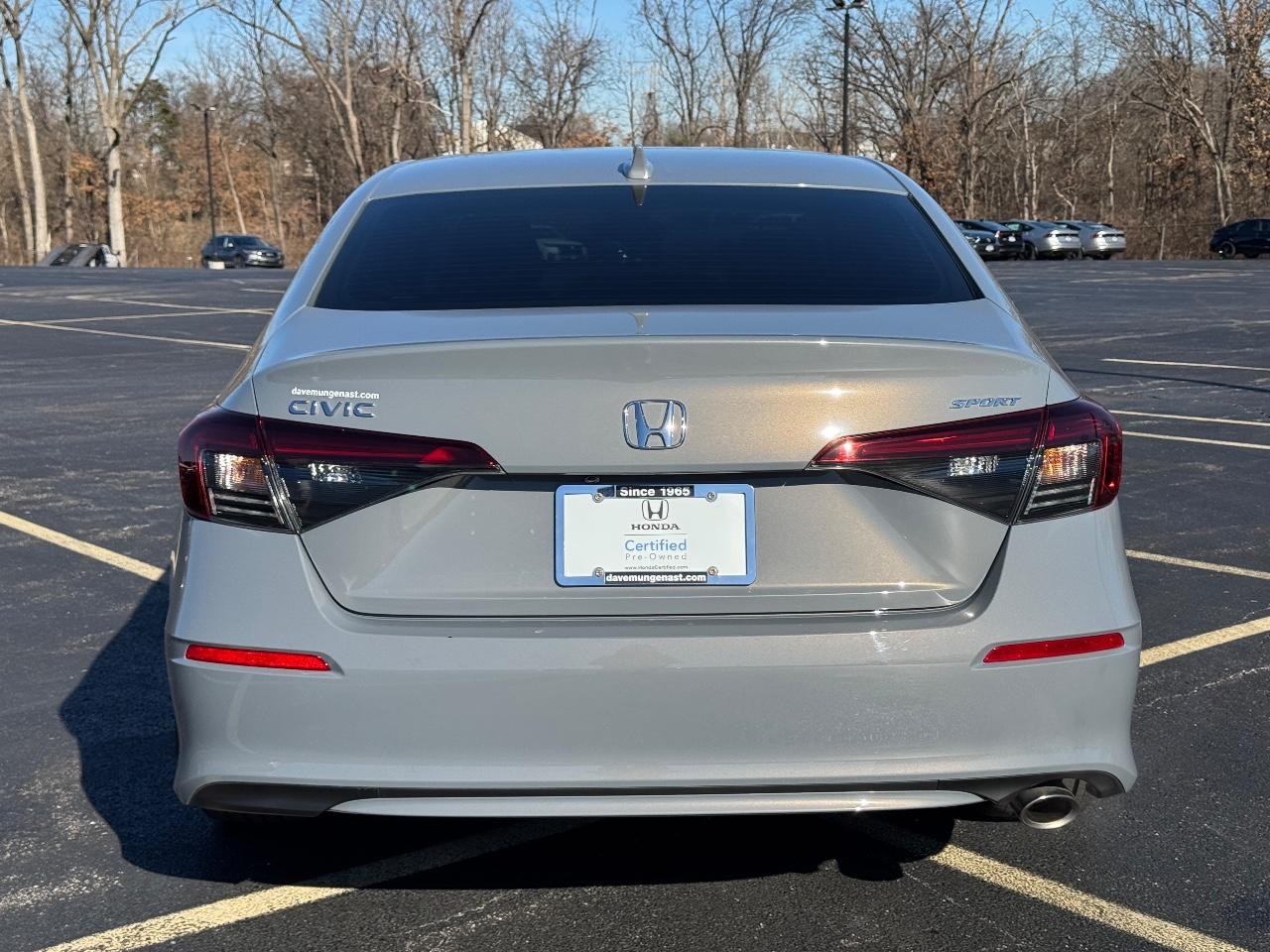 Honda Civic Sedan Vehicle Full-screen Gallery Image 05