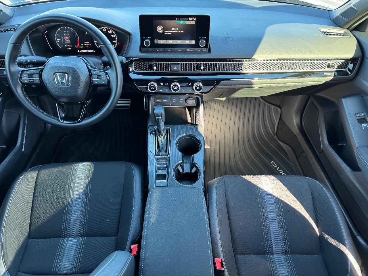 Honda Civic Sedan Vehicle Full-screen Gallery Image 11