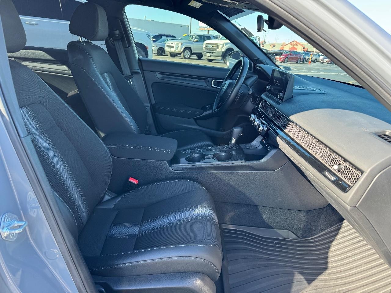 Honda Civic Sedan Vehicle Full-screen Gallery Image 16