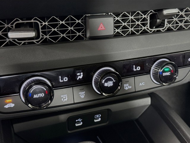 Honda Accord Sedan Vehicle Full-screen Gallery Image 18