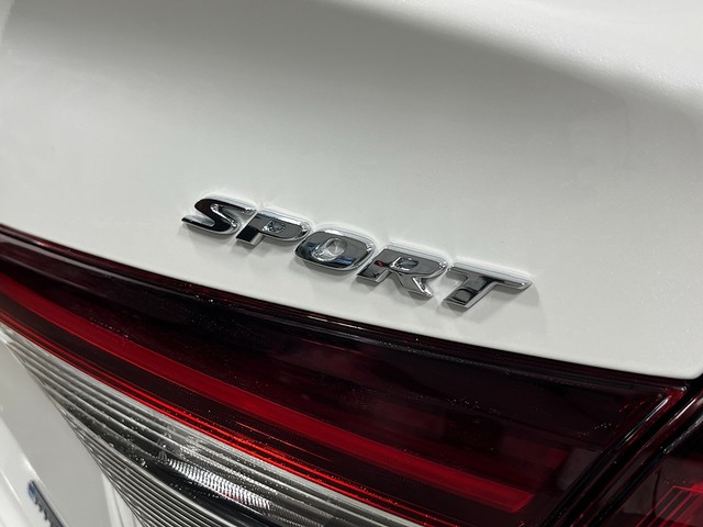 Honda Civic Sedan Hybrid Vehicle Full-screen Gallery Image 05