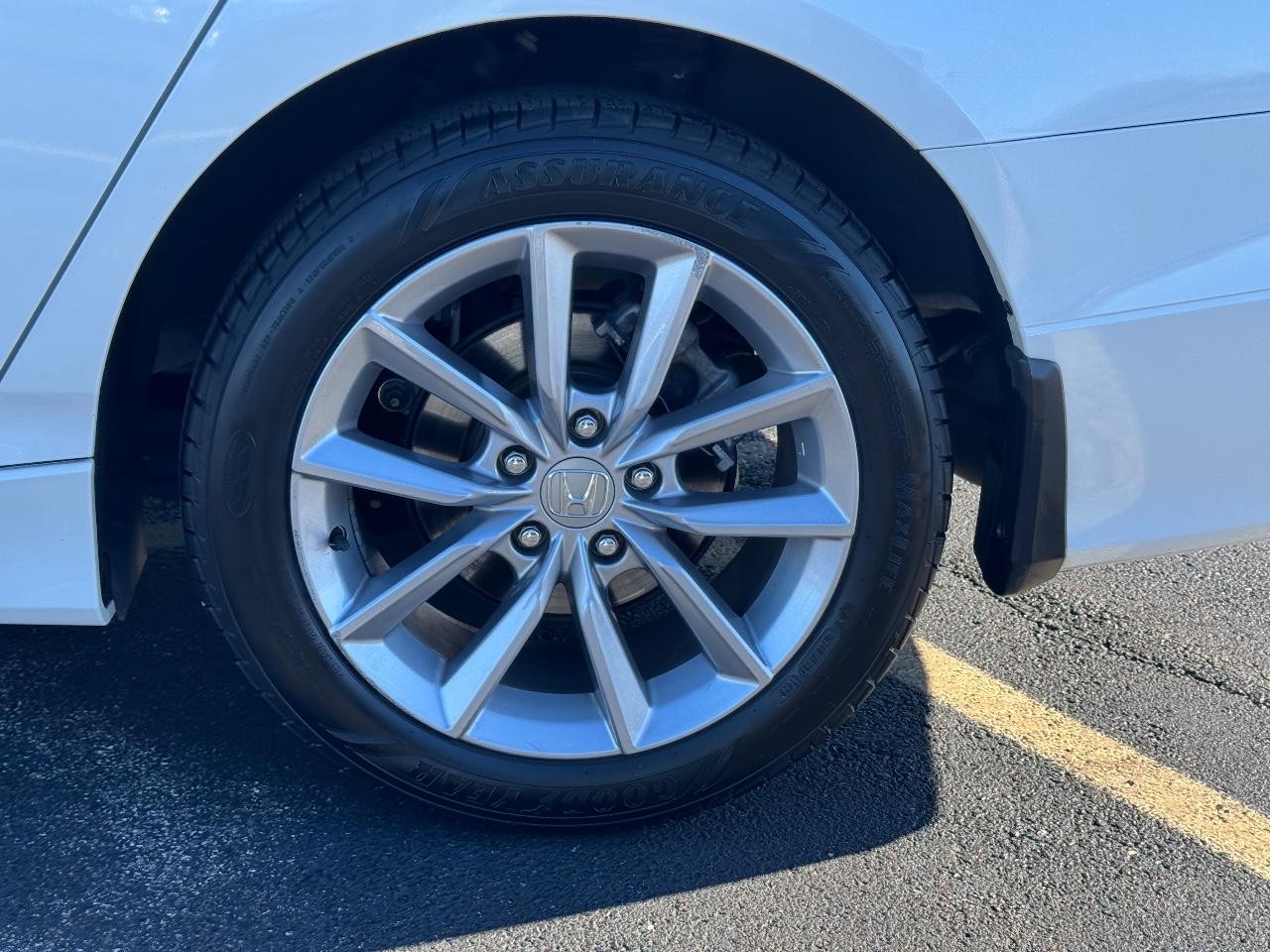 Honda Accord Sedan Vehicle Full-screen Gallery Image 07