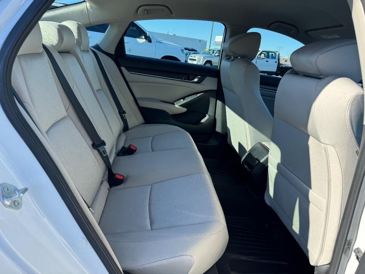 Honda Accord Sedan Vehicle Full-screen Gallery Image 10