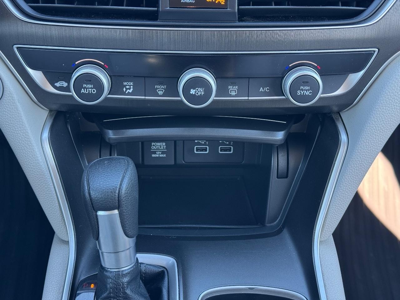 Honda Accord Sedan Vehicle Full-screen Gallery Image 14