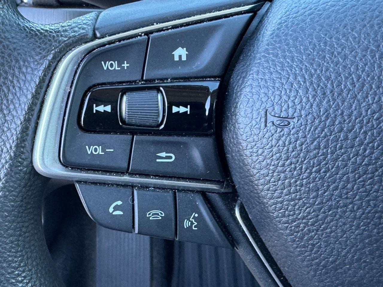 Honda Accord Sedan Vehicle Full-screen Gallery Image 19