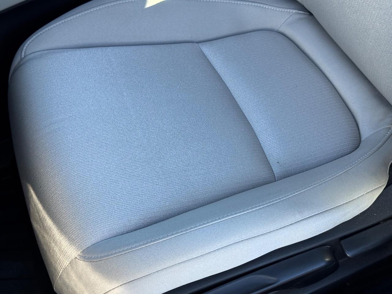 Honda Accord Sedan Vehicle Full-screen Gallery Image 24