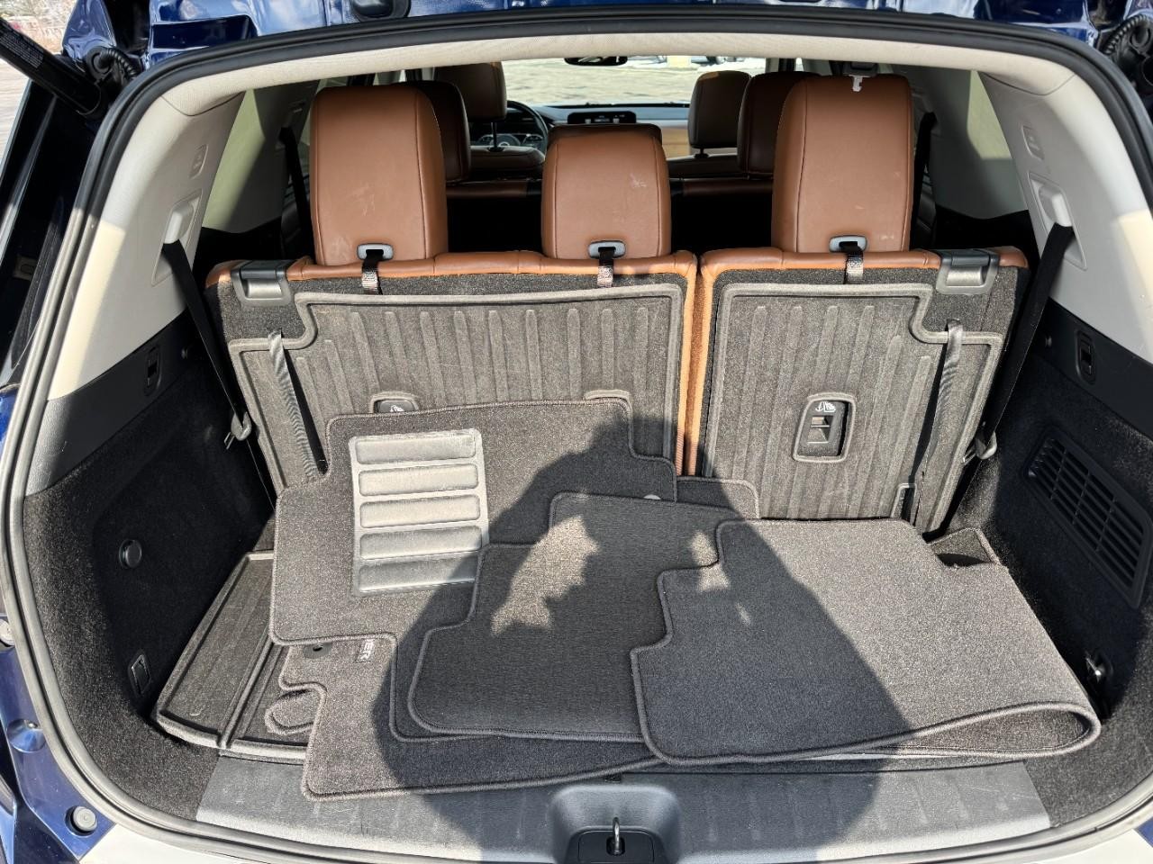 Nissan Pathfinder Vehicle Full-screen Gallery Image 05