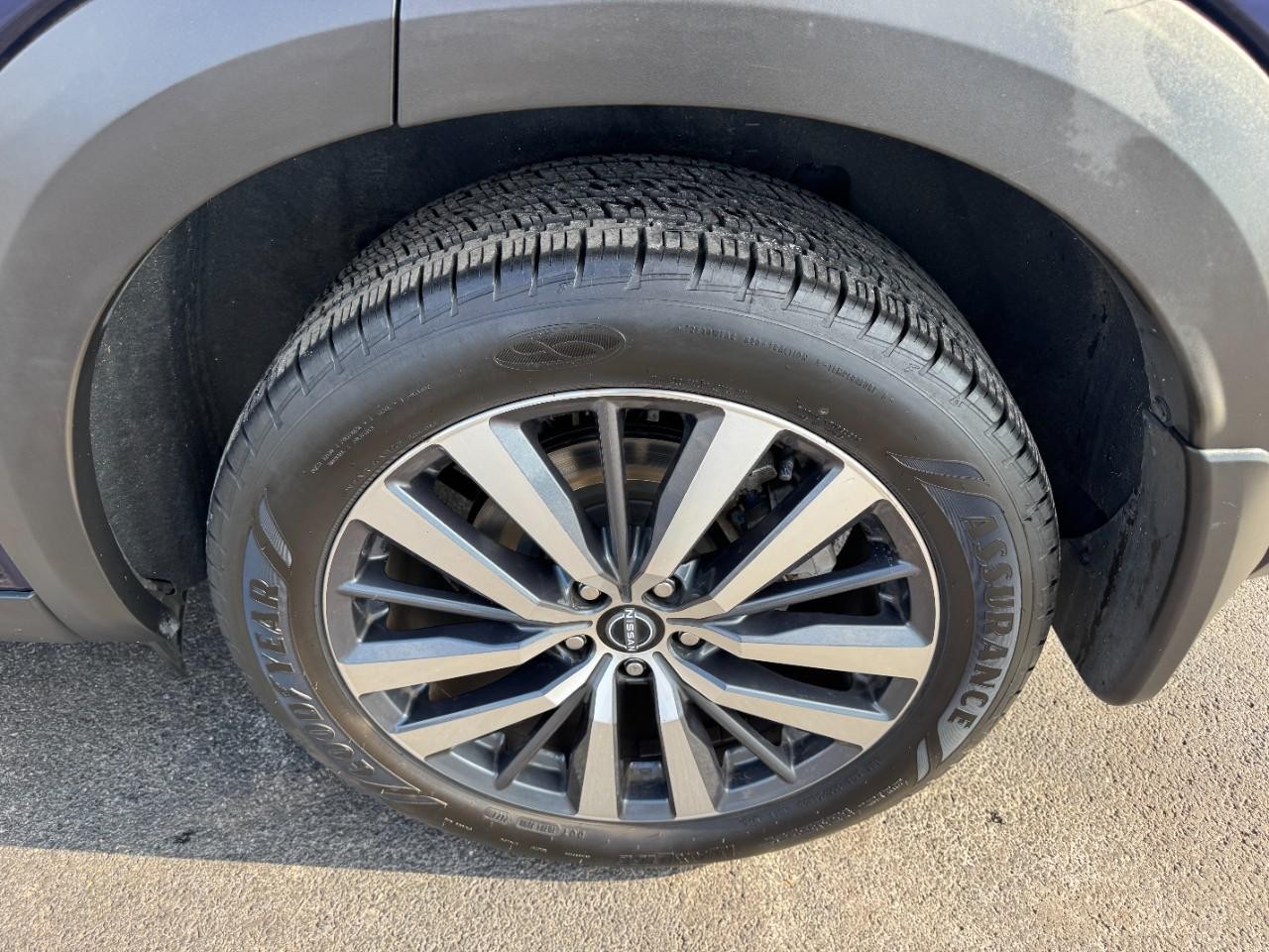 Nissan Pathfinder Vehicle Full-screen Gallery Image 07