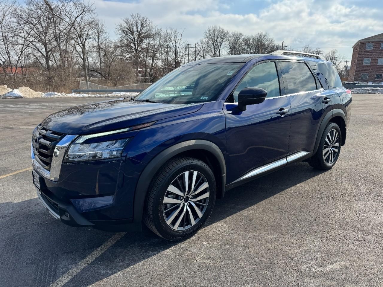 Nissan Pathfinder Vehicle Full-screen Gallery Image 08