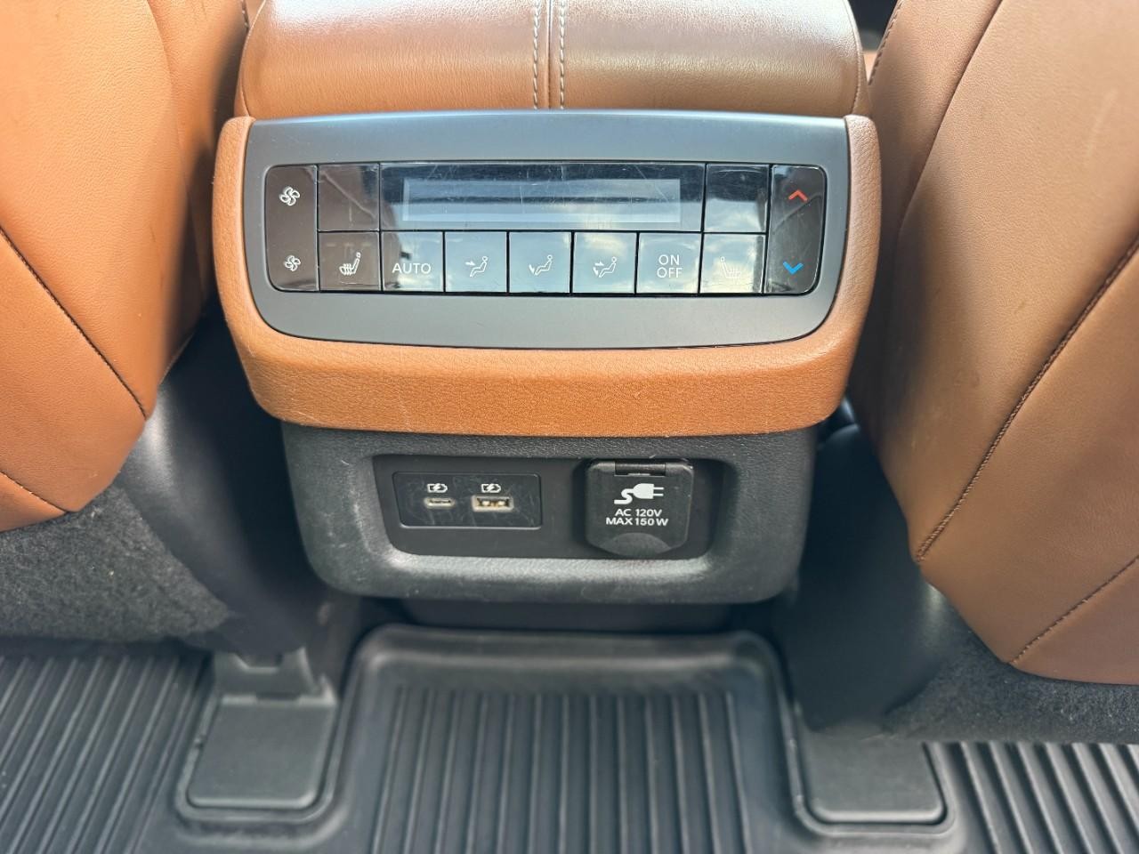 Nissan Pathfinder Vehicle Full-screen Gallery Image 12