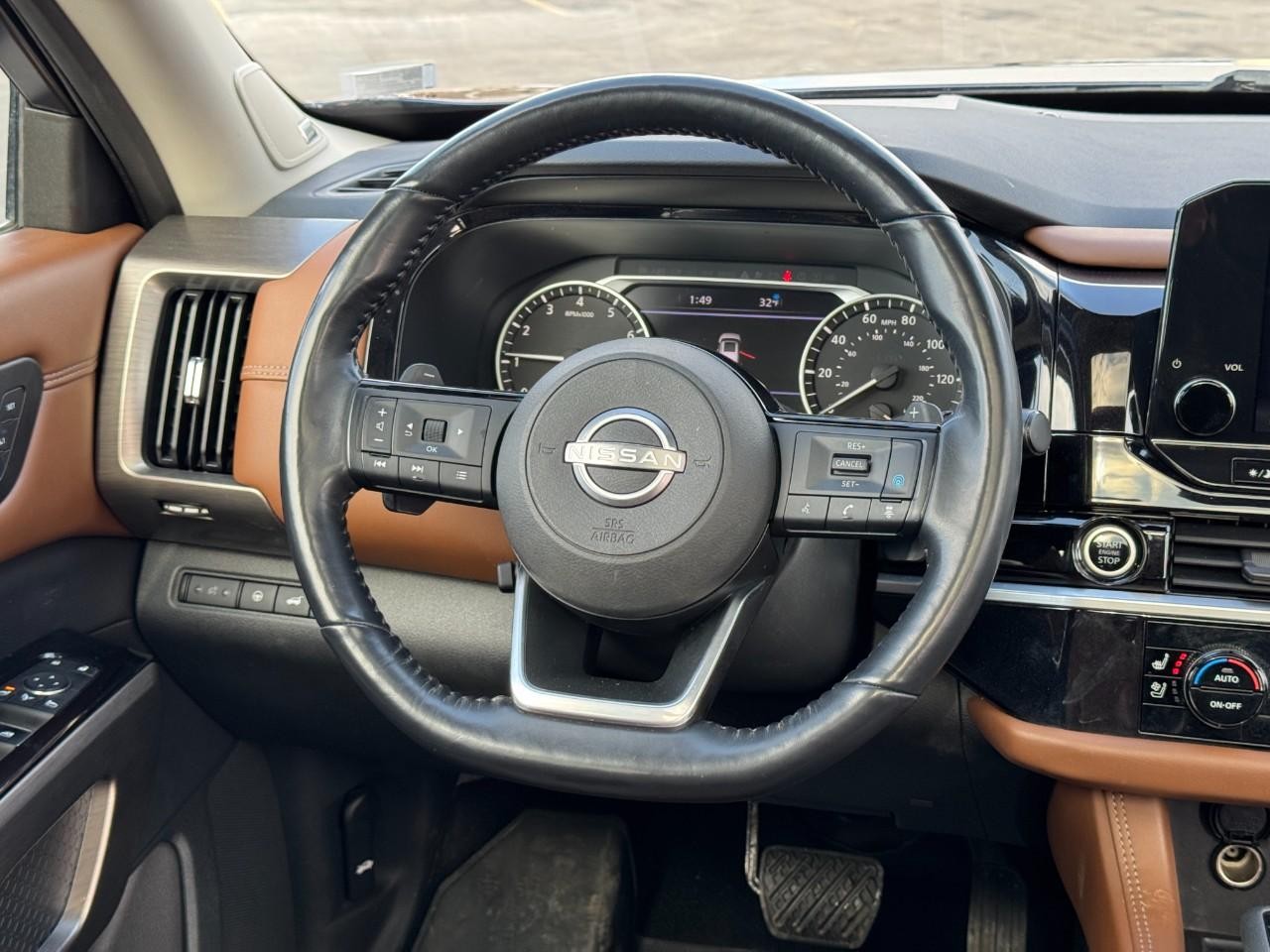 Nissan Pathfinder Vehicle Full-screen Gallery Image 14