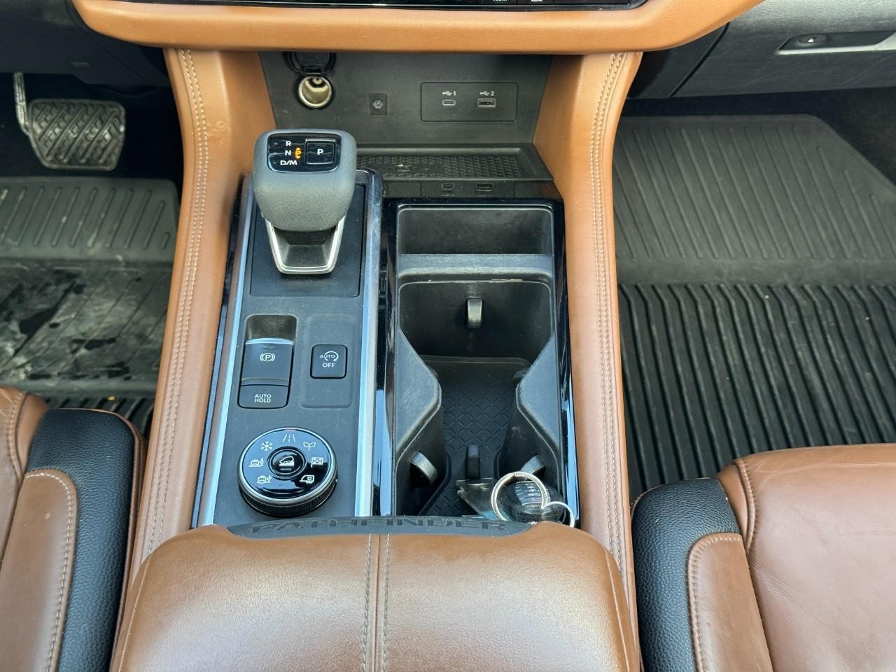 Nissan Pathfinder Vehicle Full-screen Gallery Image 17