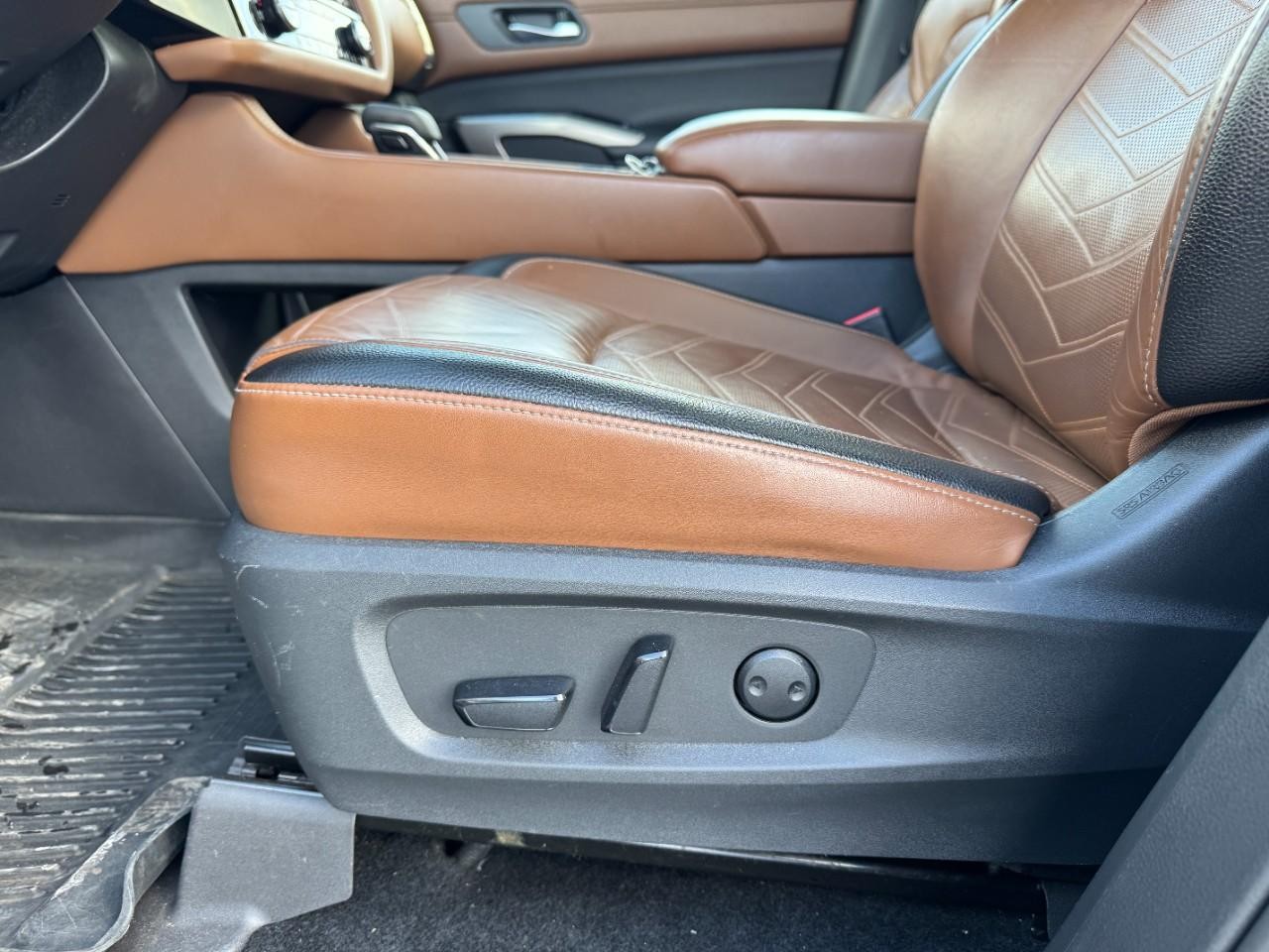 Nissan Pathfinder Vehicle Full-screen Gallery Image 19