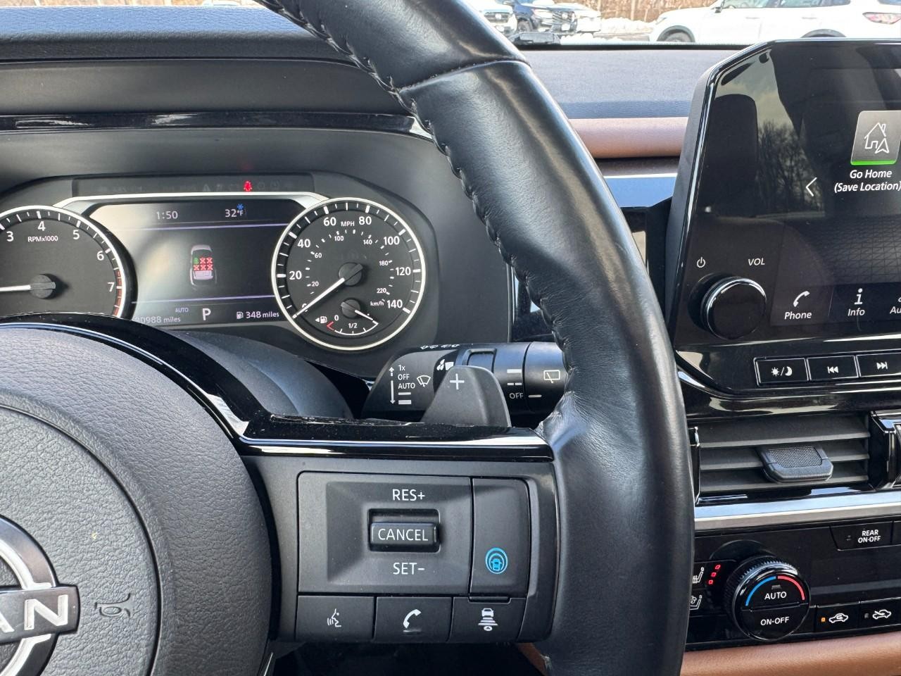 Nissan Pathfinder Vehicle Full-screen Gallery Image 23