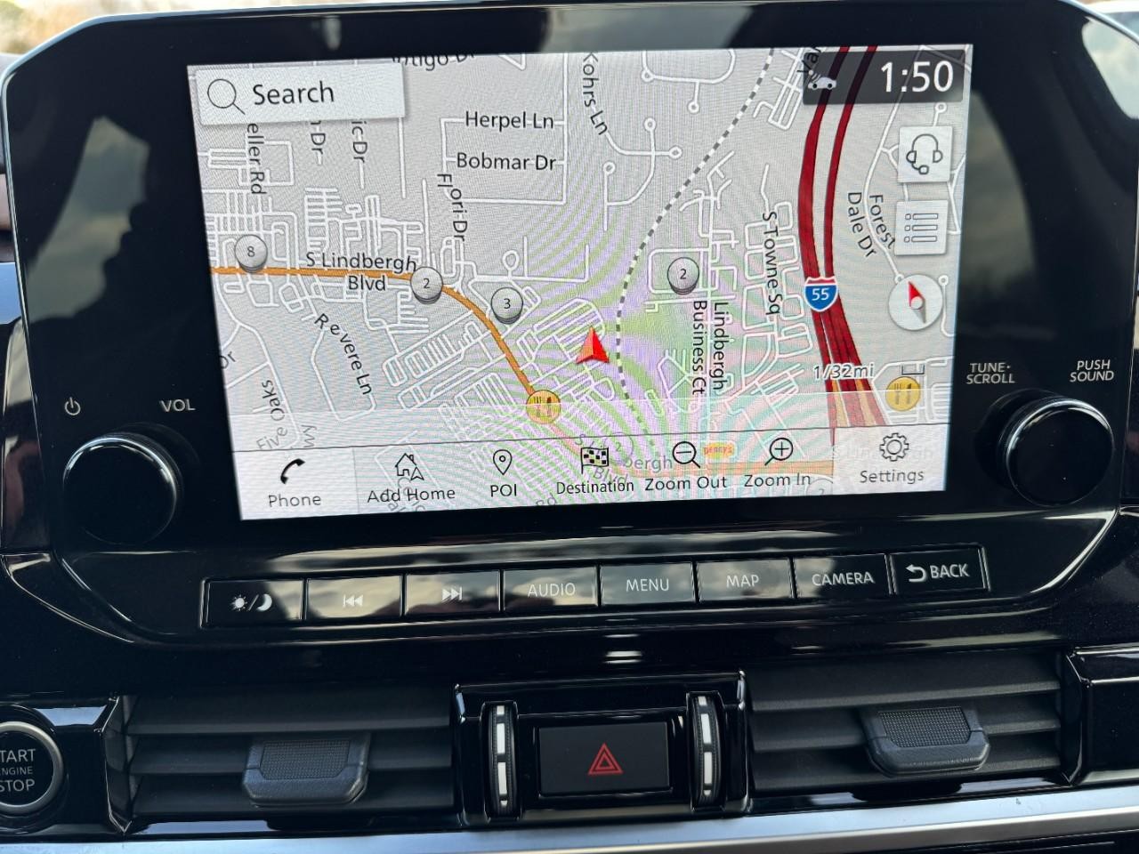 Nissan Pathfinder Vehicle Full-screen Gallery Image 24