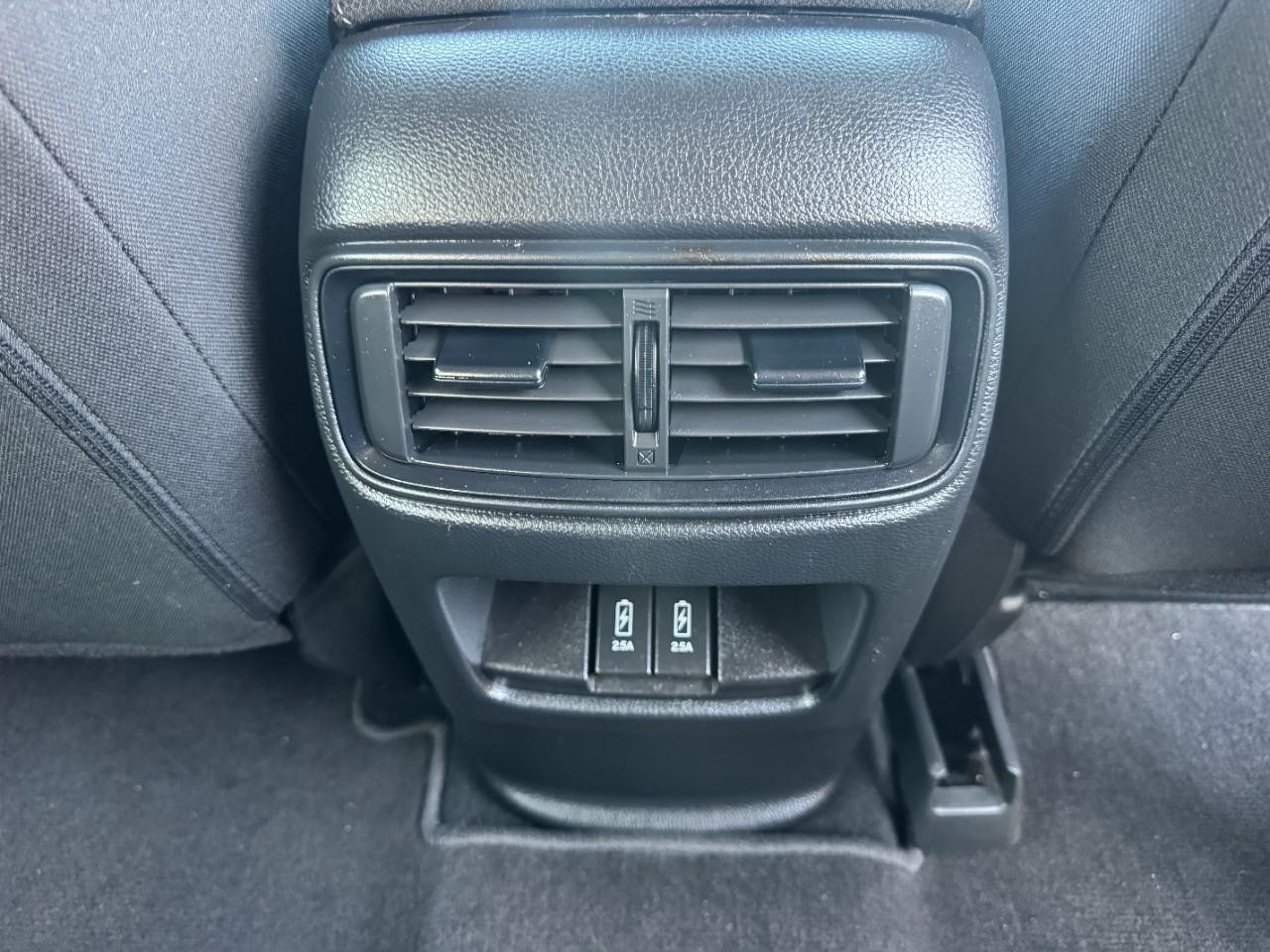 Honda CR-V Vehicle Full-screen Gallery Image 17